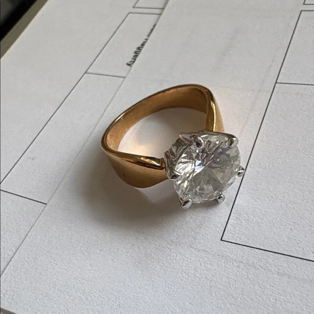 EUC Round Brilliant Cut Soltaire Diamond-Toned Thick Gold Band Ring - Picture 5 of 11